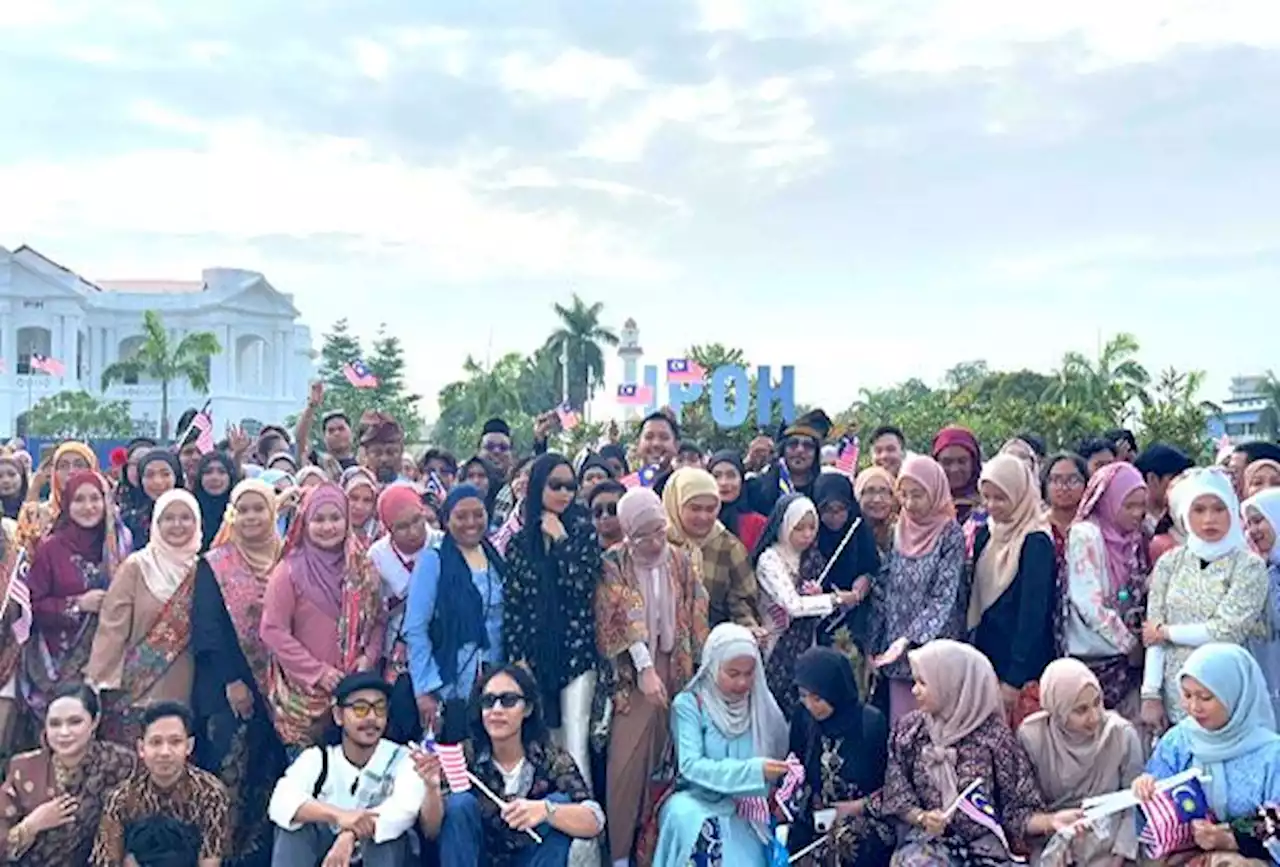 Muhibbah gathering at Ipoh’s Keretapi Sarong event to celebrate Malaysia Day