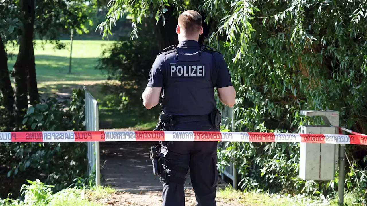 Erstochener Sechsjähriger: bislang kein Tatverdächtiger – Polizei prüft in Gebüsch entdecktes Messer