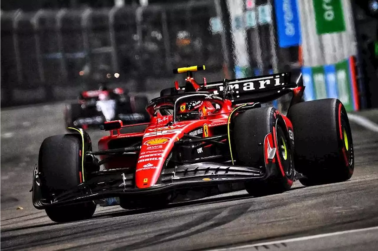 Carlos Sainz takes pole at Singapore Grand Prix but both Red Bulls out of top 10