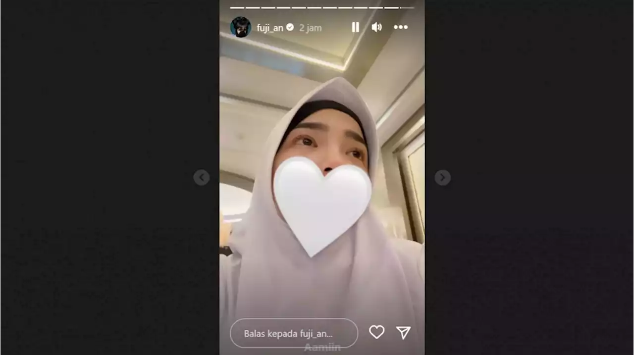 Fuji dan Fadly Faisal Dituding Umroh Karena Galau Cinta, Memang Bisa Bikin Hati Tenang?