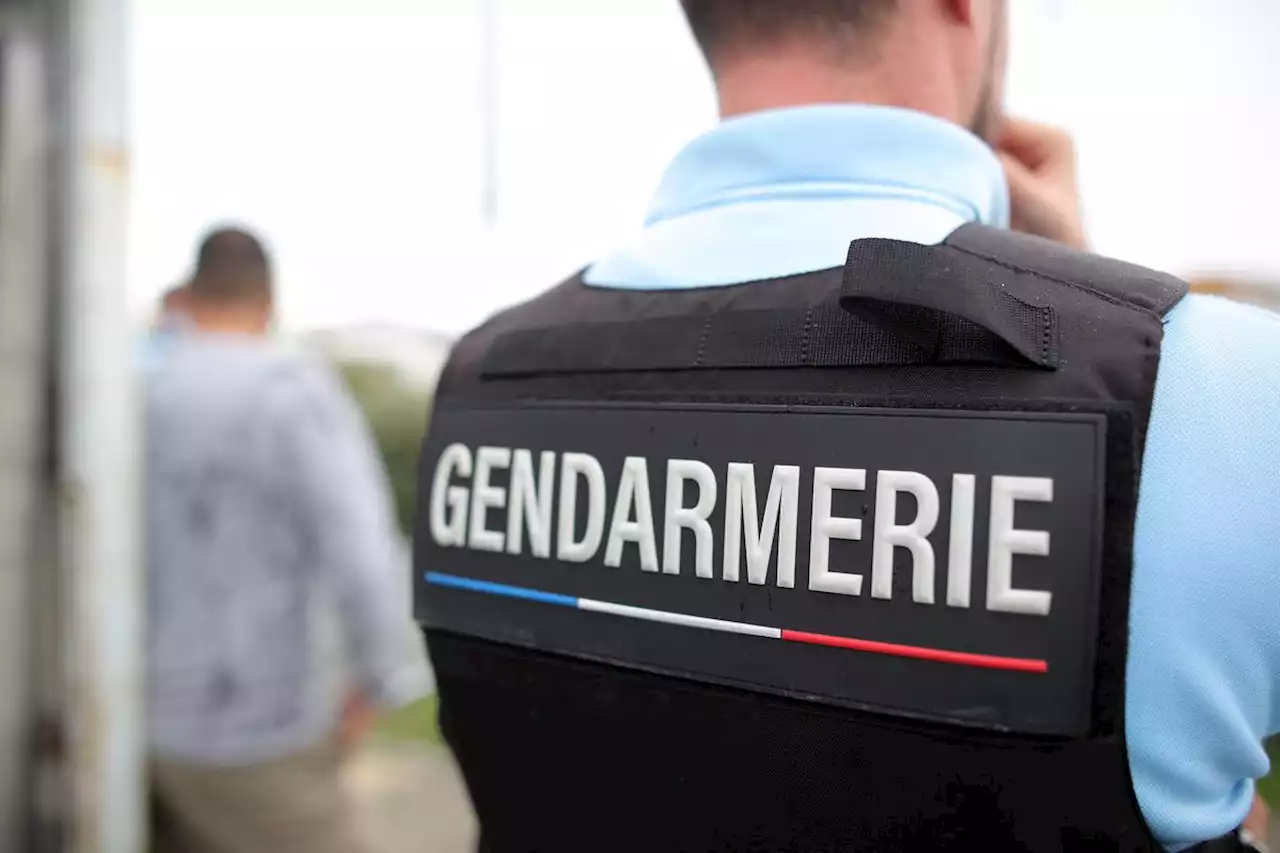 Un jeune homme tué par balles dans un stade en Isère, le tireur présumé en fuite