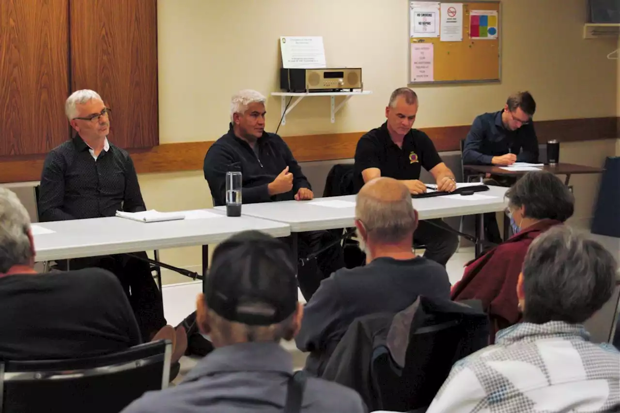 Residents raise vandalism, disorder concerns in ward meeting