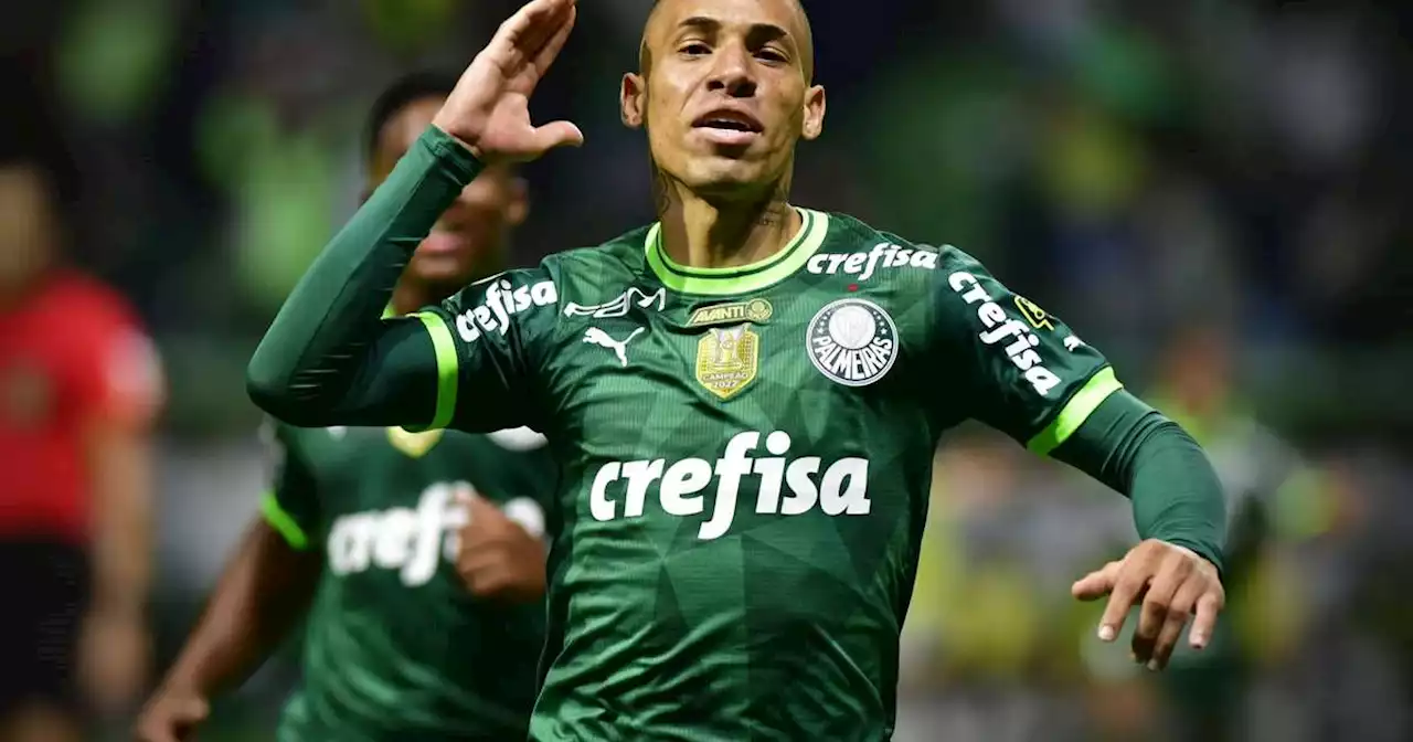 Torcida do Palmeiras persegue jogador, mas se indigna quando Breno Lopes resolve dar o troco