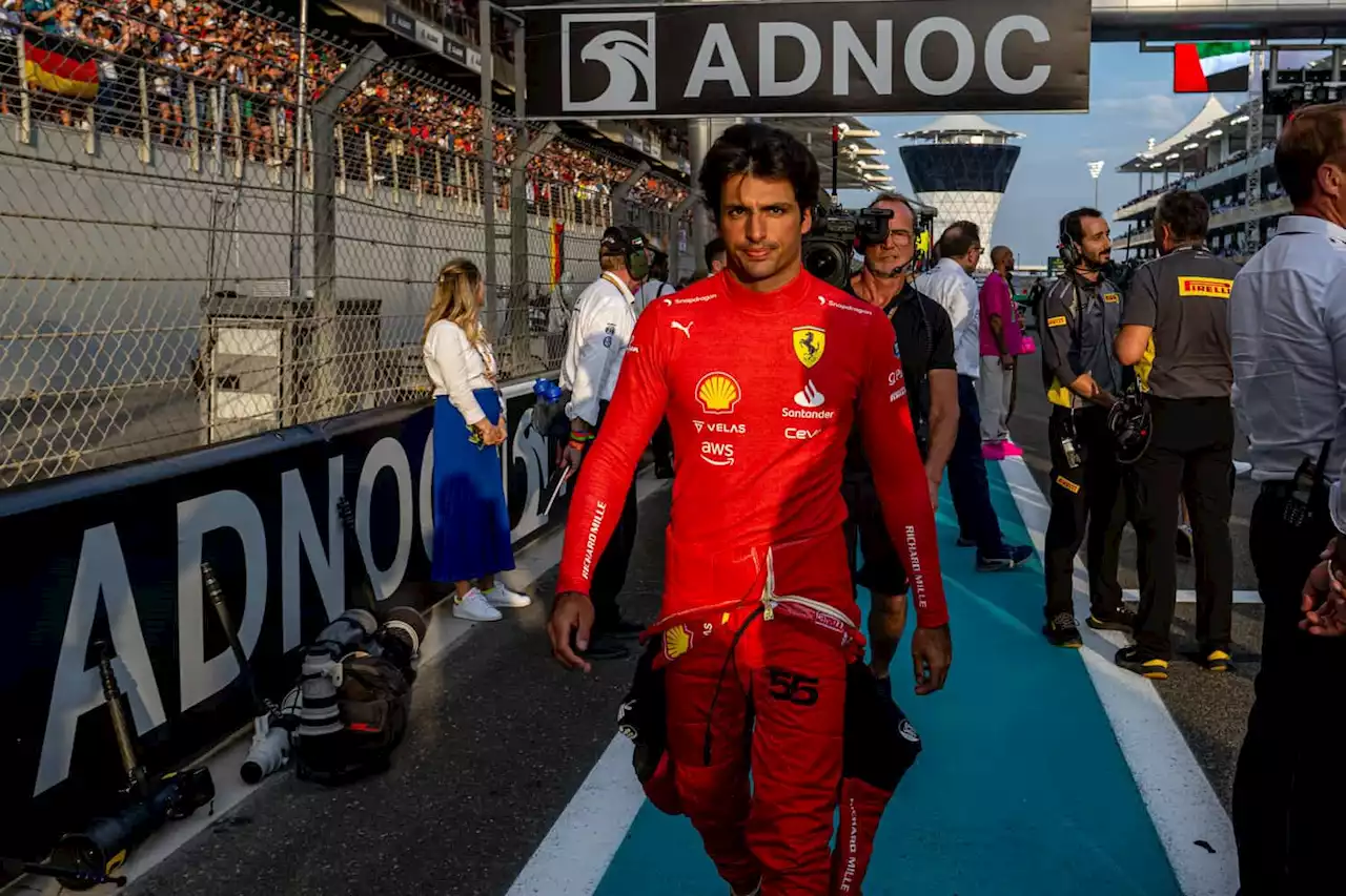 Sainz on Singapore Grand Prix pole after Verstappen out in Q2