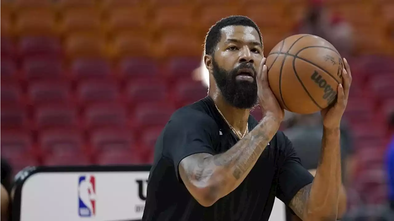 Dallas Mavericks re-sign Markieff Morris