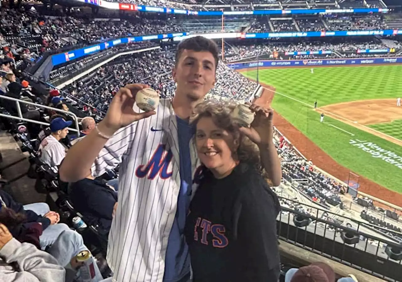 Man snags 2 foul balls in span of 3 pitches at Citi Field, gives them to his mom as birthday gift