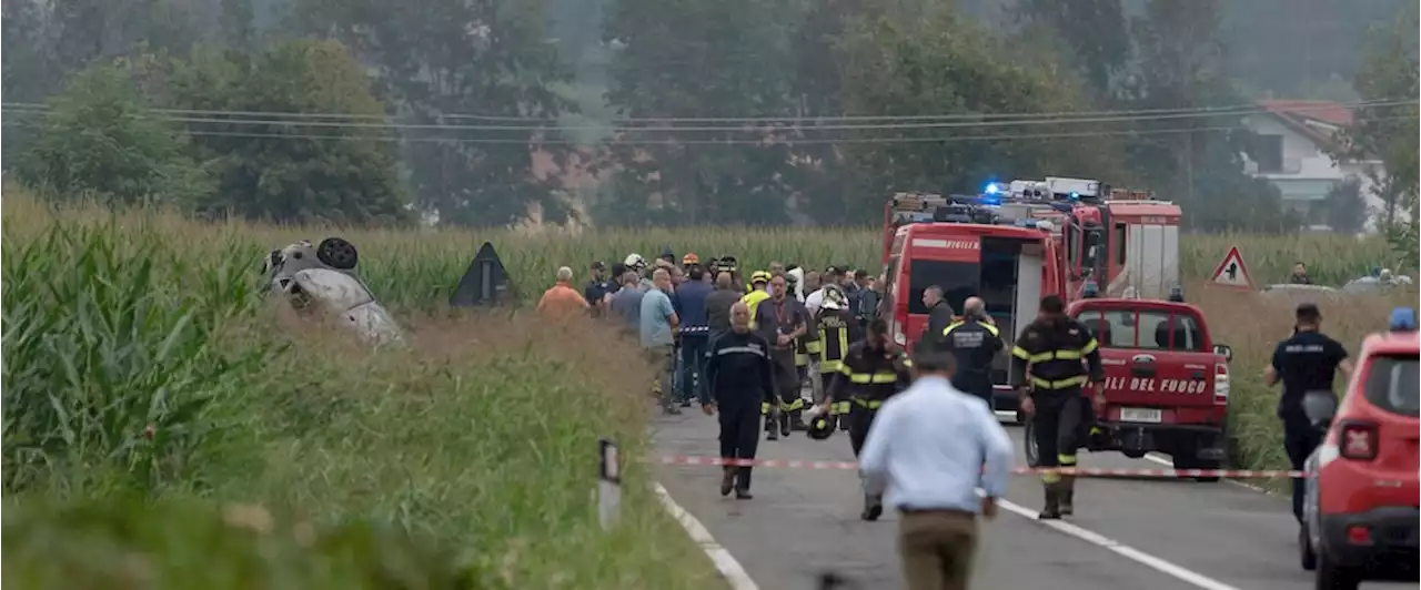 Italy investigates if acrobatic plane struck birds before it crashed