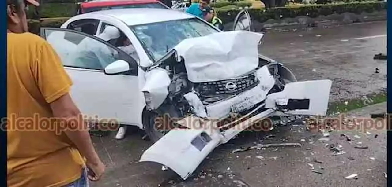 Un muerto y un lesionado tras choque entre vehículo y autobús AU, en Córdoba