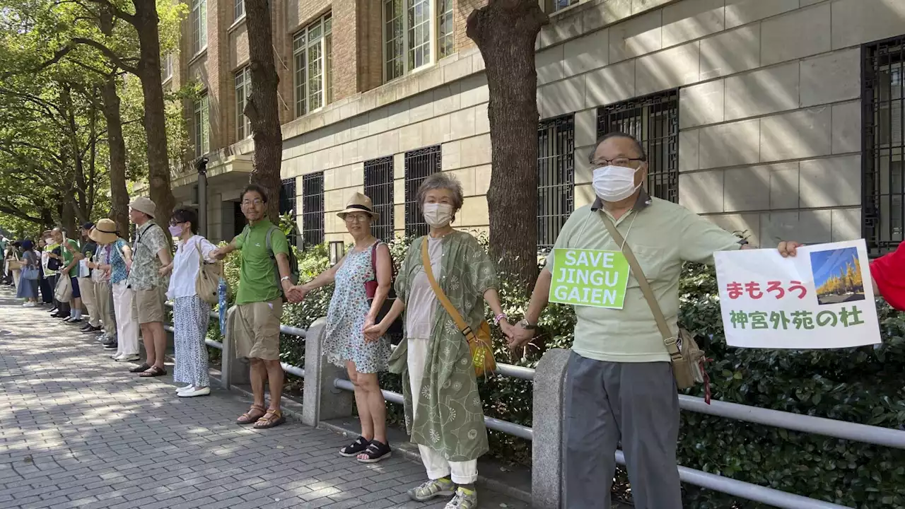 Protesters demand that Japan save 1000s of trees by revising a design plan for a popular Tokyo park