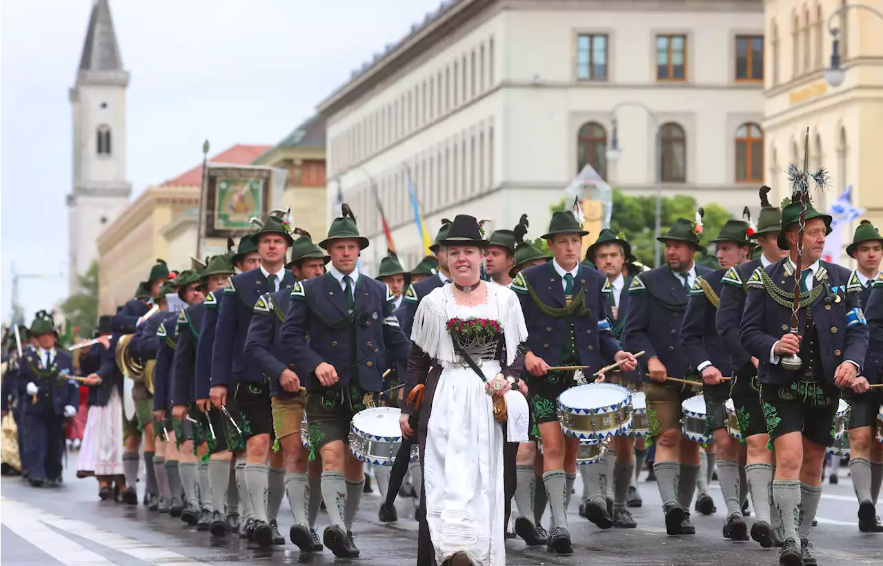 Farbenfroher Umzug: Tausende Trachtler laufen zum Oktoberfest