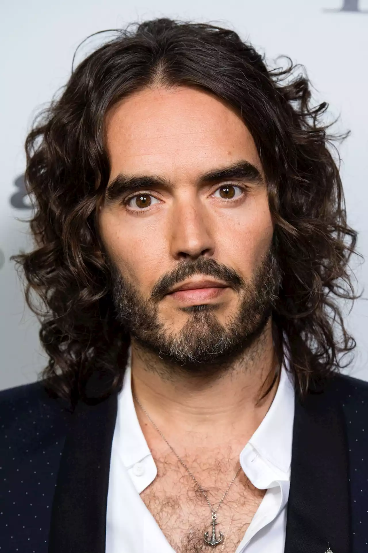 Channel 4 Doc Airs Russell Brand Rape, Sexual Abuse Allegations; Comedian Appears On London Stage