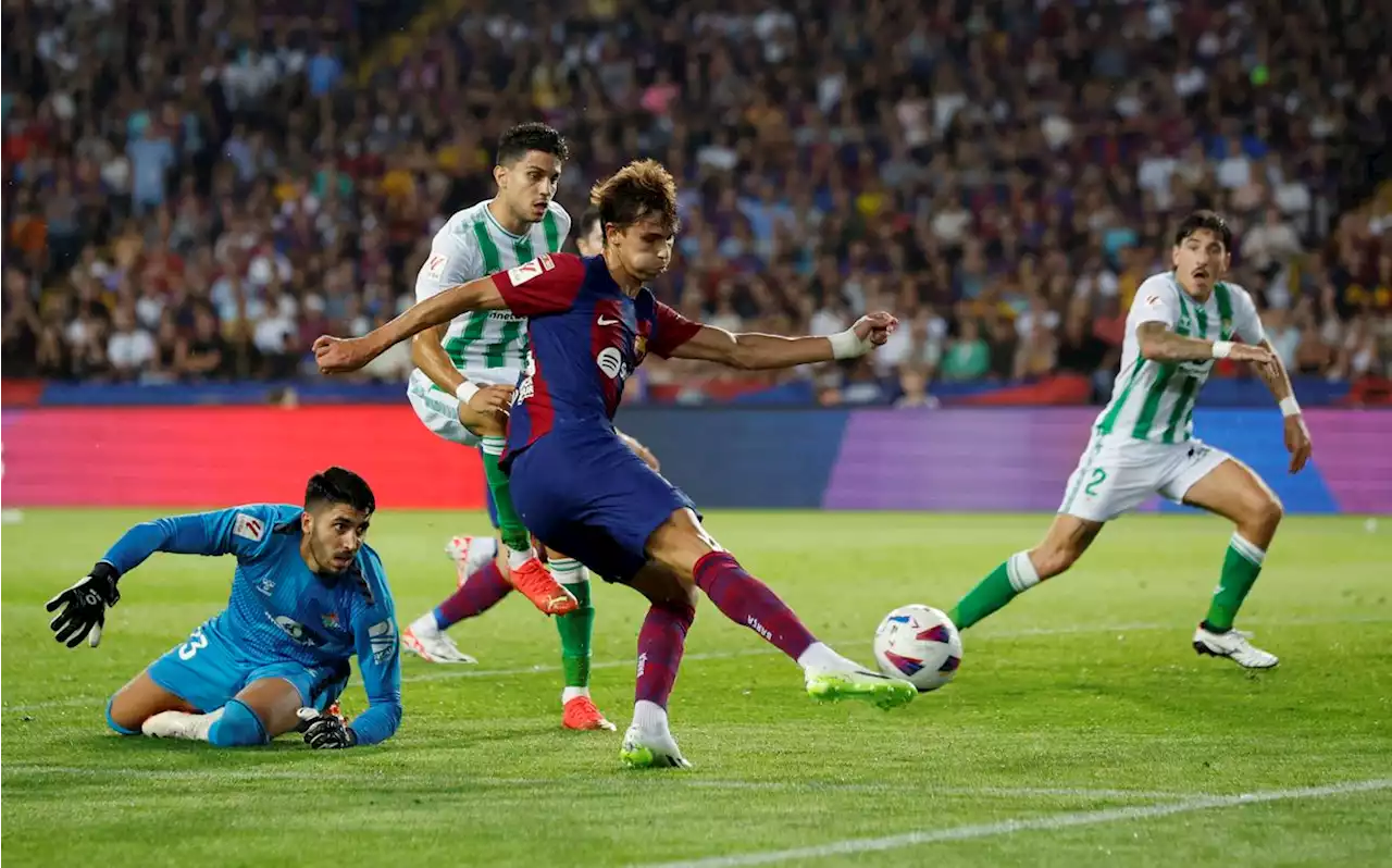 El Barça ilumina Montjuïc ante el Betis