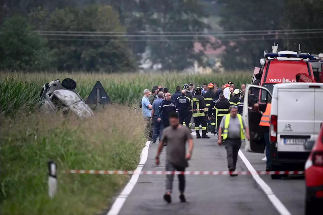 Tragisches Unglück: Glühendes Flugzeugteil stürzt herab – Mädchen (5) sofort tot