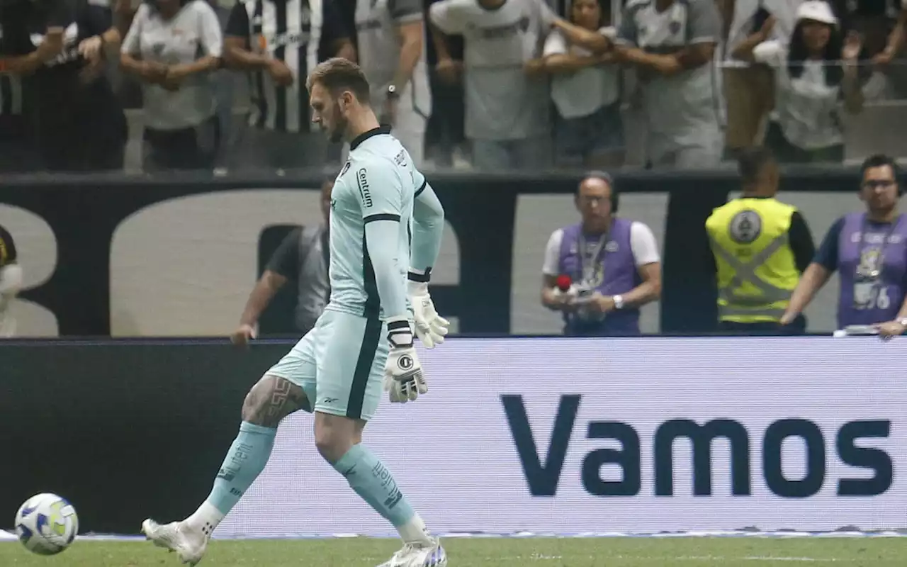 Lucas Perri é substituído com problema nas costas e preocupa o Botafogo | Botafogo