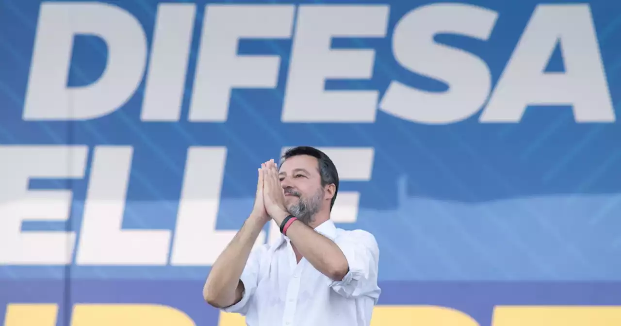 Salvini a Pontida, 'lotta con ogni mezzo contro Soros e invasione'