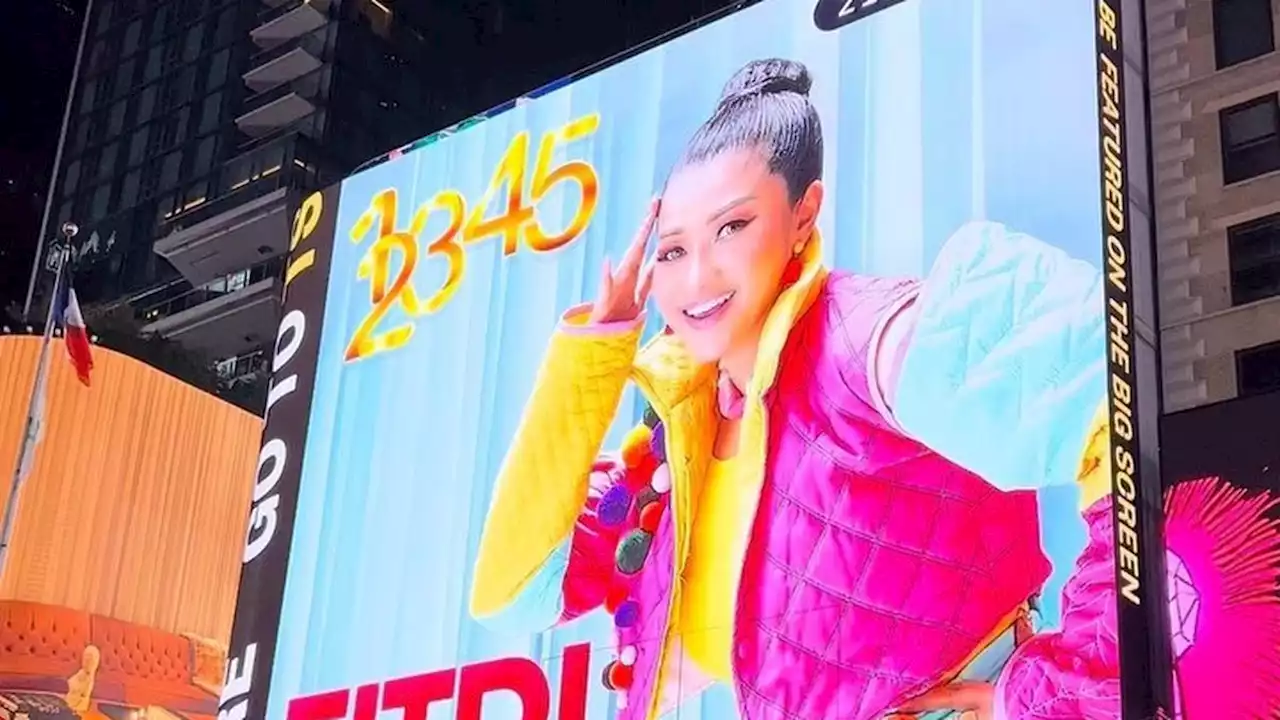 Fitri Carlina Bawa Dangdut ke Times Square New York City, Sang Biduan Berdendang AS Bergoyang