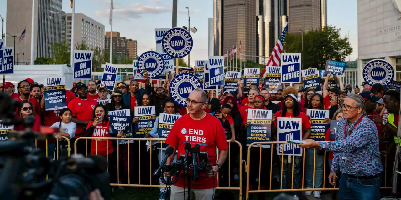 UAW President Says Stellantis 21% Pay Hike Offer a ‘No Go’