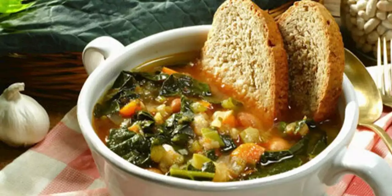 This Beloved Tuscan Soup Recipe Turns Stale Bread & Pantry Staples Into Dinner