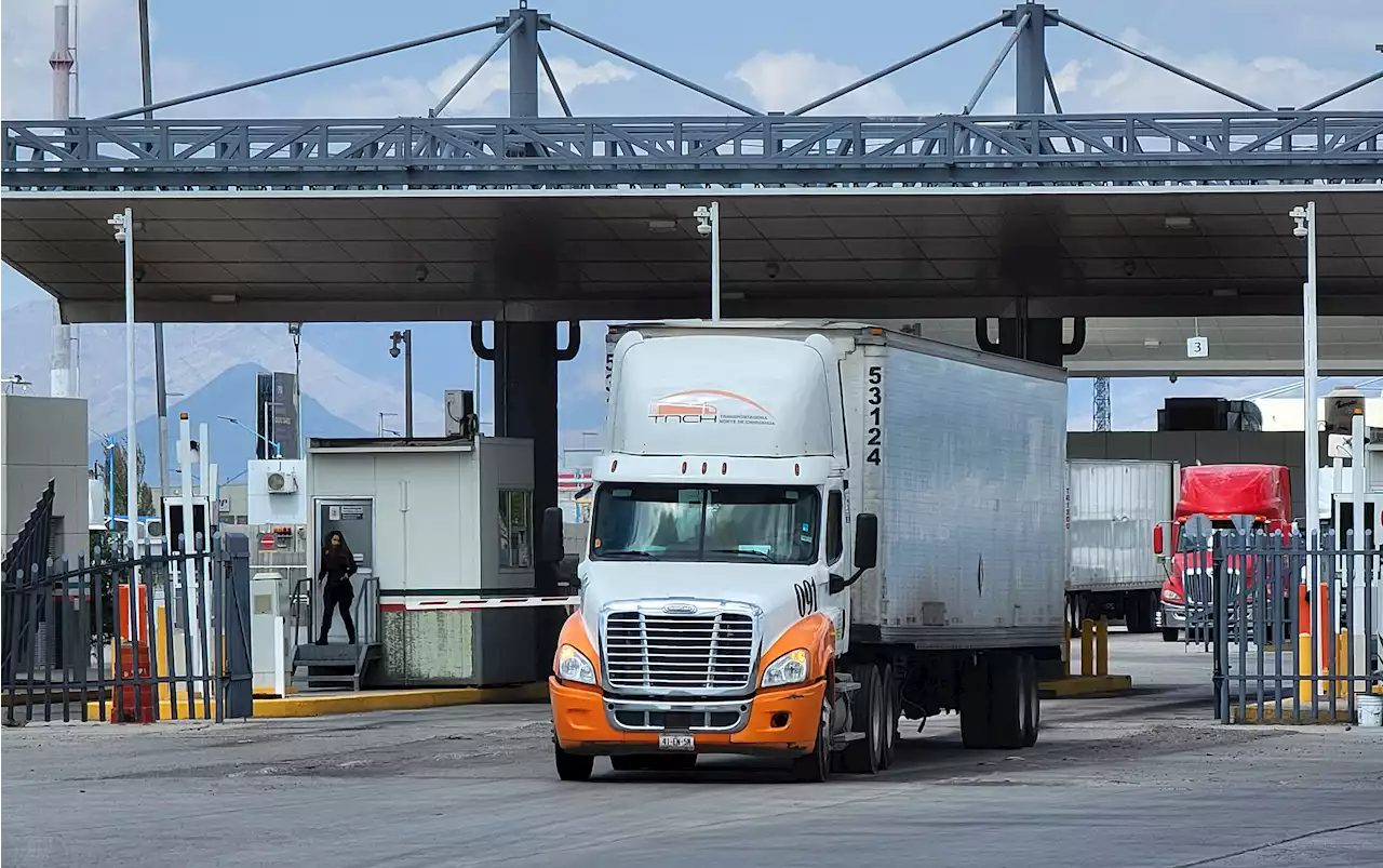 Transportistas ven freno en exportaciones en mexicana Ciudad Juárez por crisis migrante