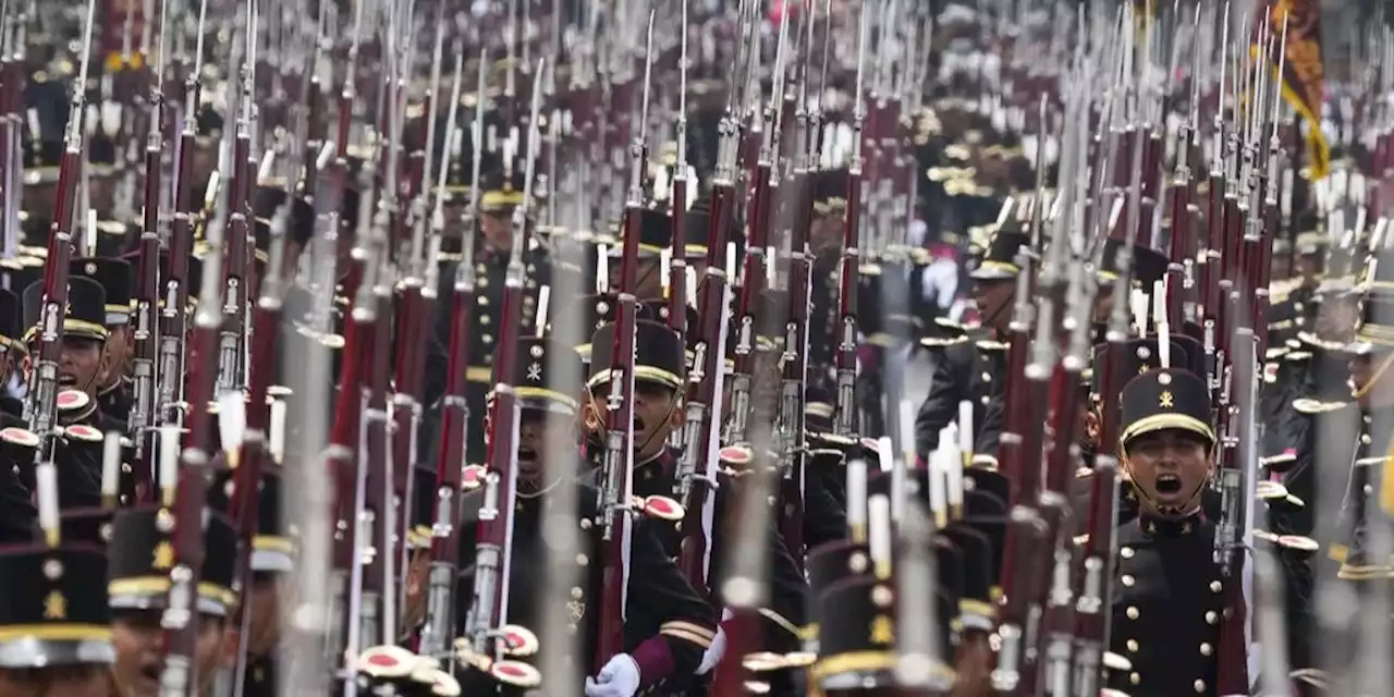 Feierliche Parade zum Unabhängigkeitstag mit russischer Eskorte besudelt