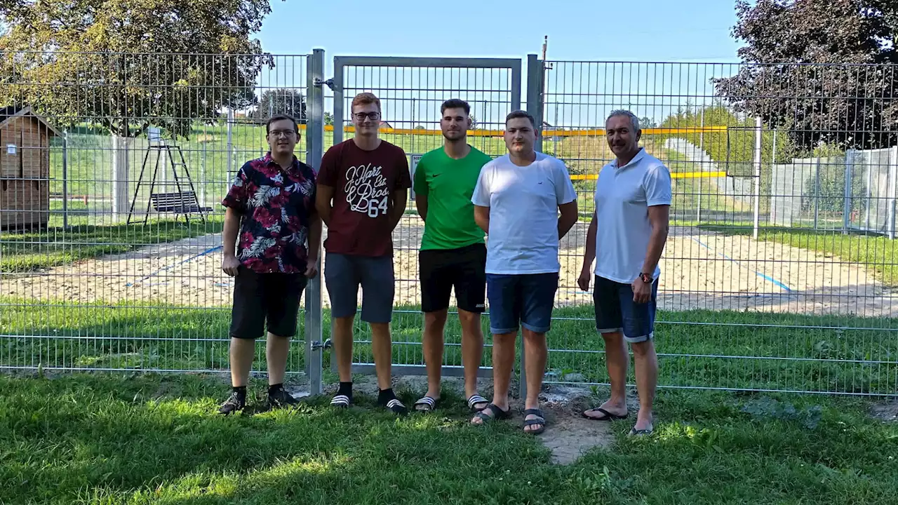 Hausbrunn: Neuer Sand für den alten Beachvolleyballplatz