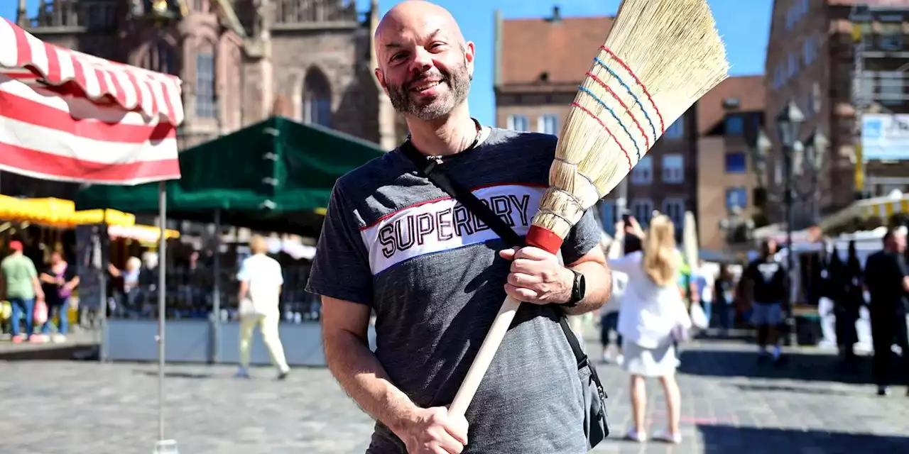 Besen, Töpfe und die Queen: Der Nürnberger Herbstmarkt lockt Besucher aus nah und fern an