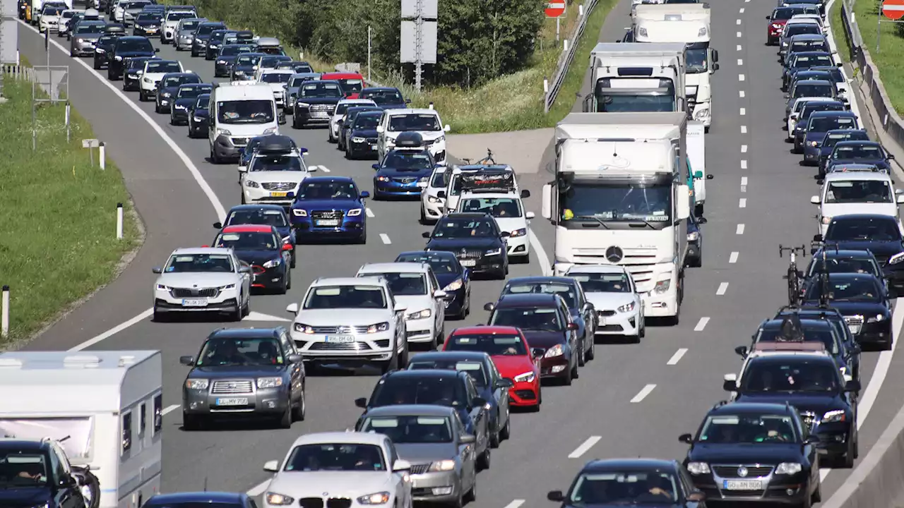 Tunnelsanierung sorgt für Mega-Stau auf der A10