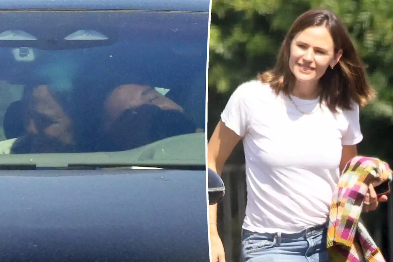 Exes Ben Affleck and Jennifer Garner share intimate moment inside car together