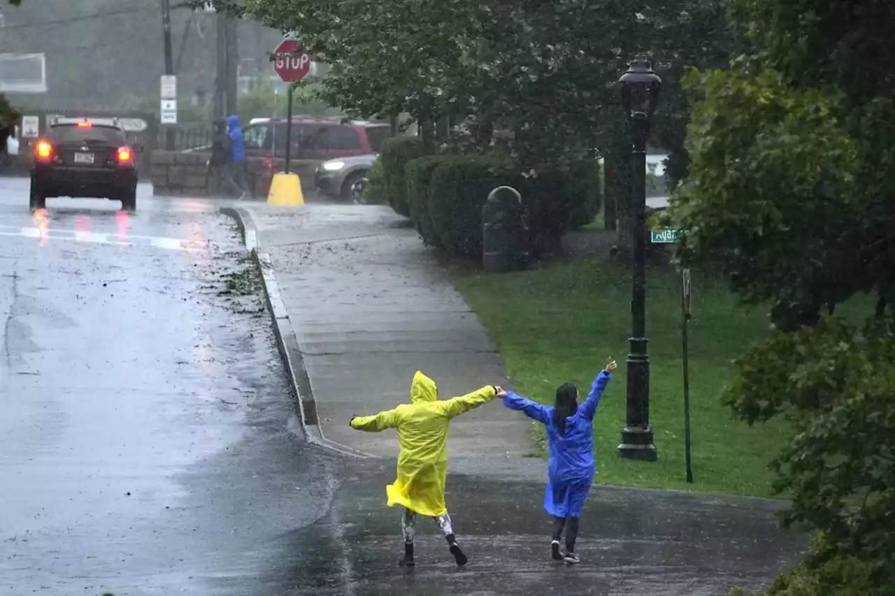 Atlantic storm Lee makes landfall in Canada with winds of 70 miles per hour, 1 man killed in Maine