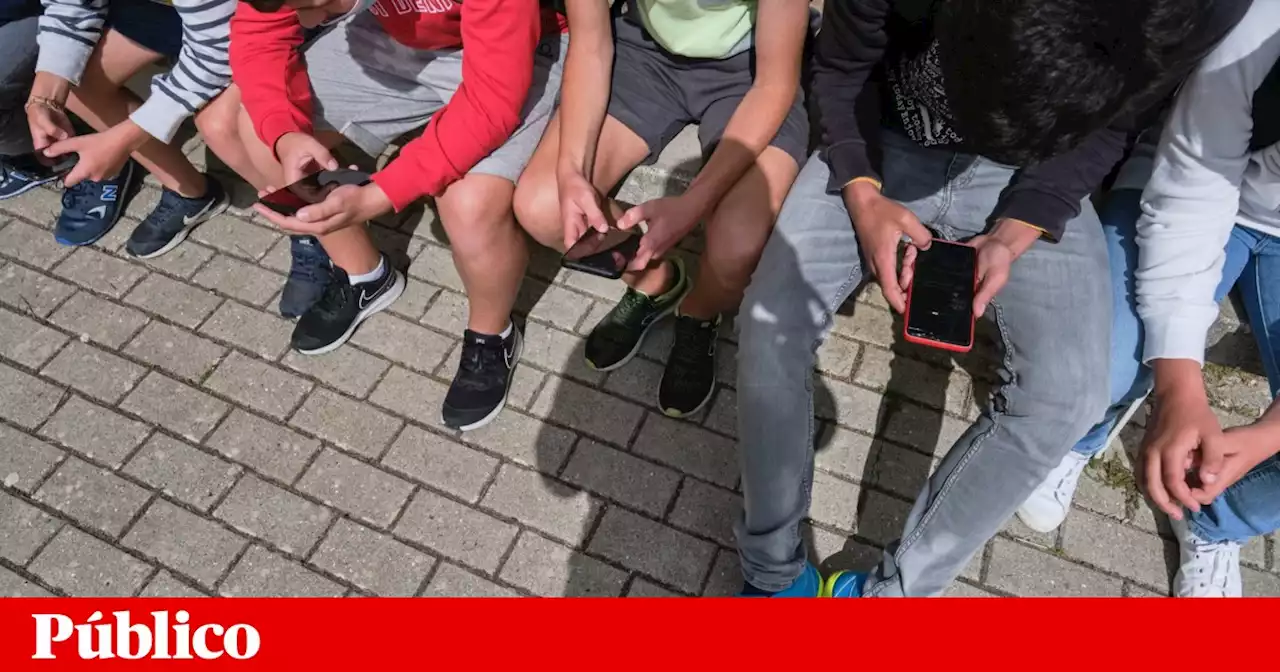 Em Miraflores, há alunos que vão passar a ter de desligar os telemóveis na escola