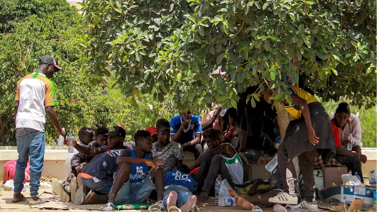 Tunisie : des migrants originaires d’Afrique subsaharienne expulsés du centre de Sfax