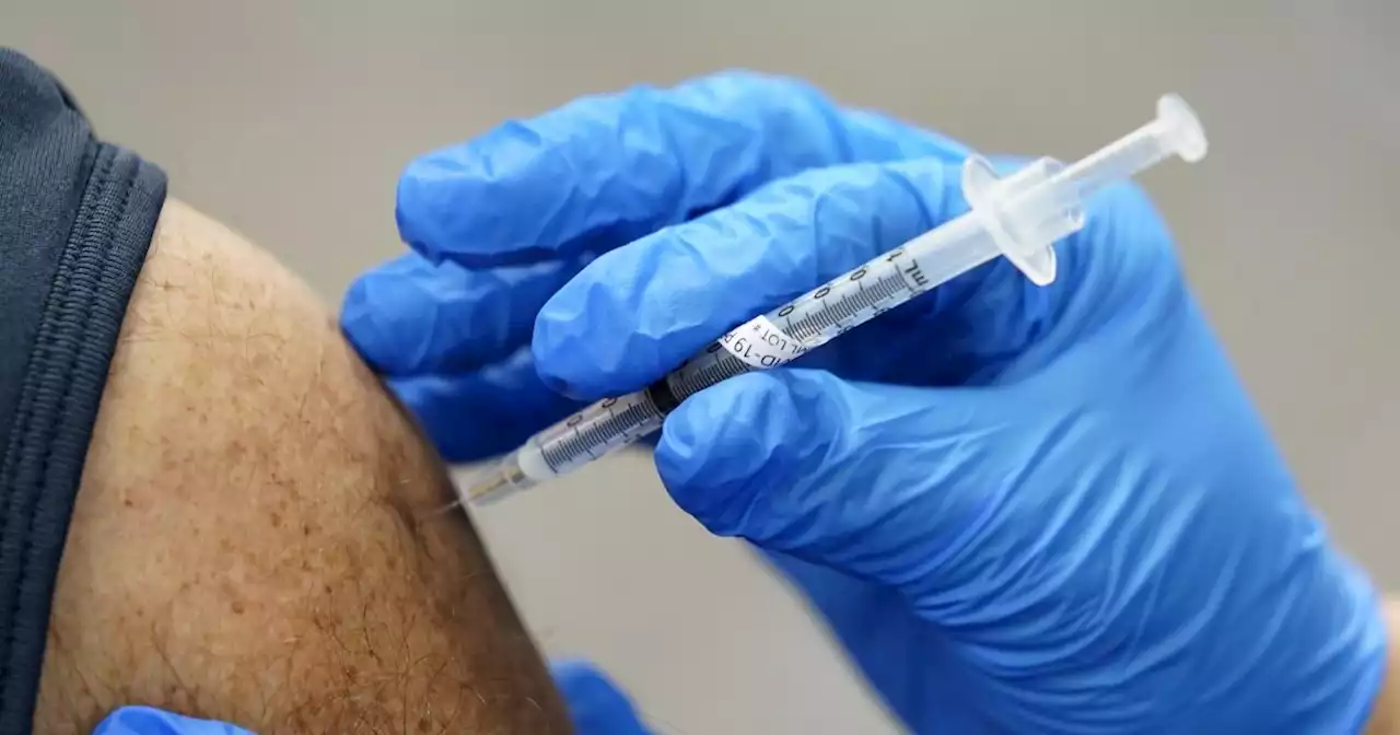 Por qué los CDC recomiendan el nuevo refuerzo contra covid para todos