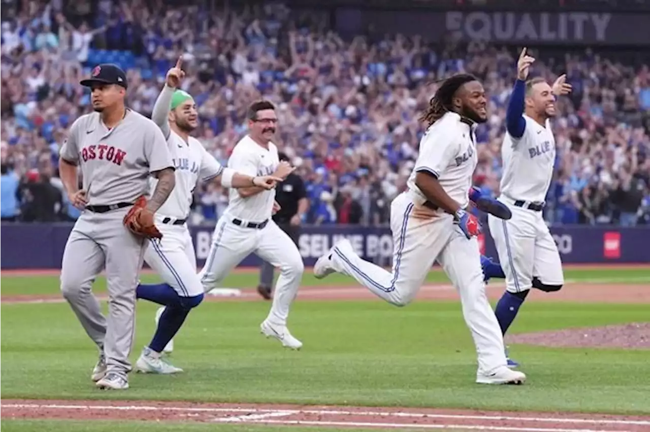 Blue Jays grind out 13-inning win over Red Sox