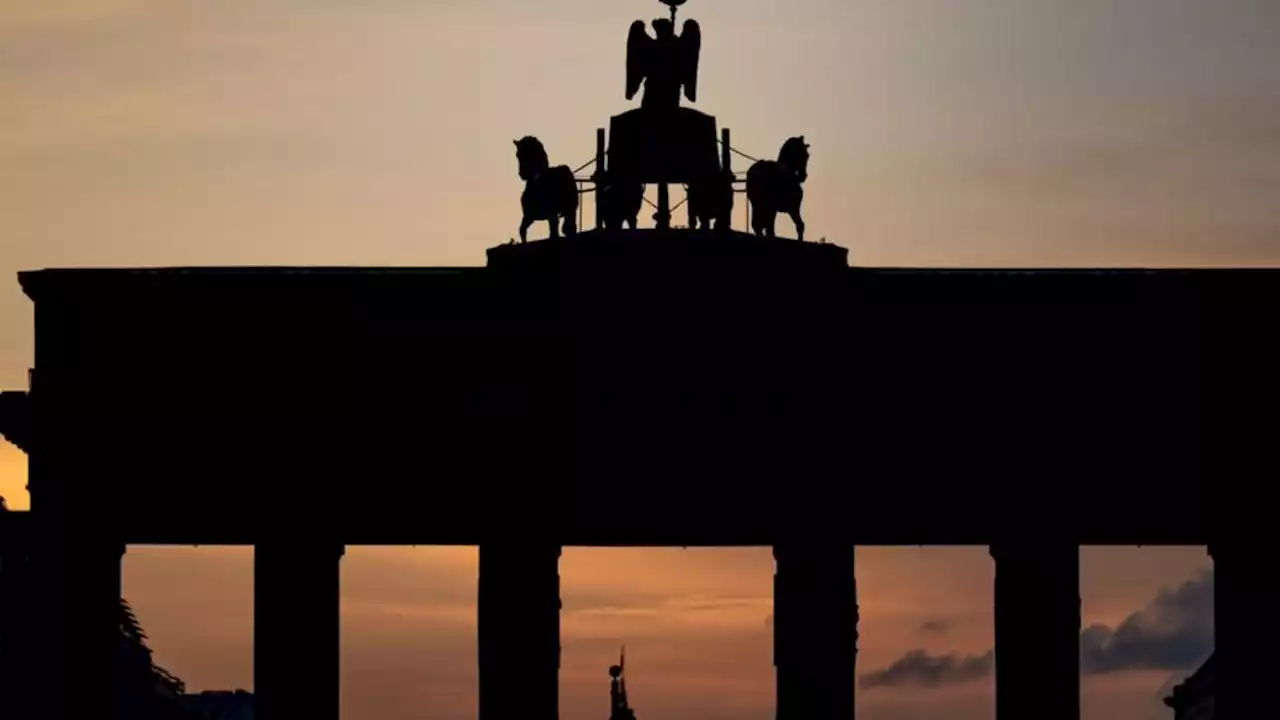 Klimaaktivisten besprühen Brandenburger Tor