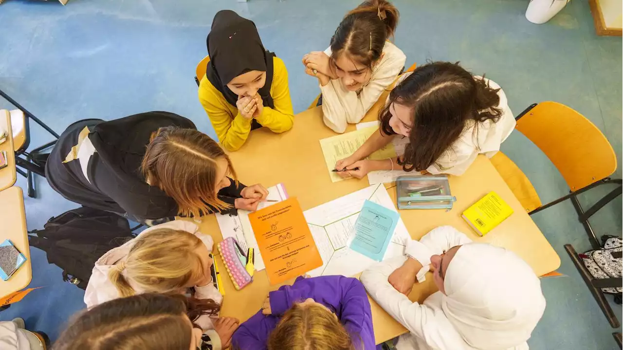 „Man kann die Lage nicht aushalten“: Viele Schulen sind überfordert durch die enorme Zahl geflüchteter Kinder