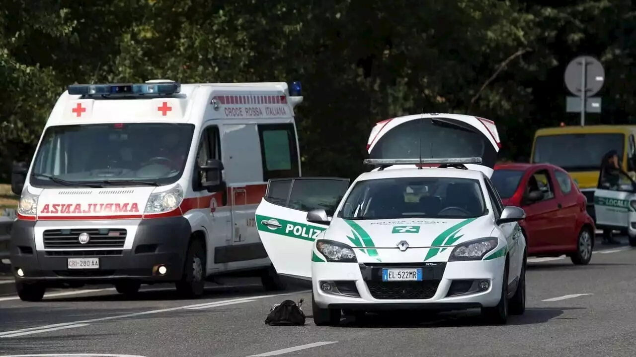 Ragazzo travolto e ucciso da un'auto pirata dopo la serata in discoteca