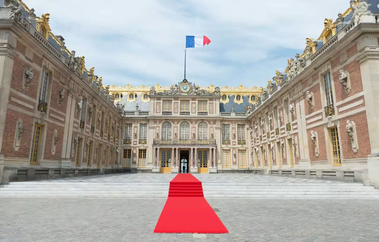 Macron et Charles III à Versailles, au risque de paraître « déconnecté »