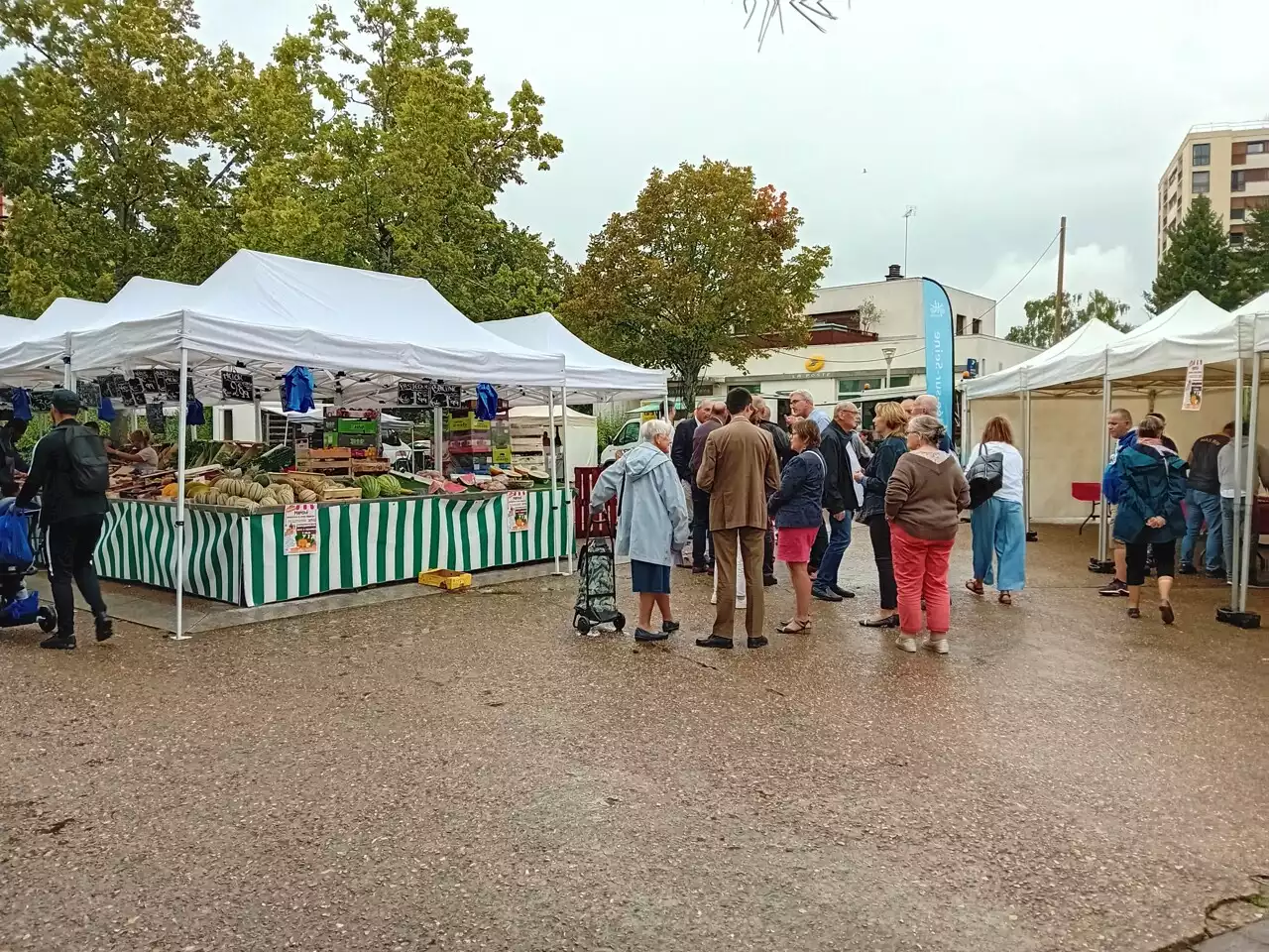 Le Mée-sur-Seine : après l'incendie des émeutes, un marché inauguré à Croix-Blanche