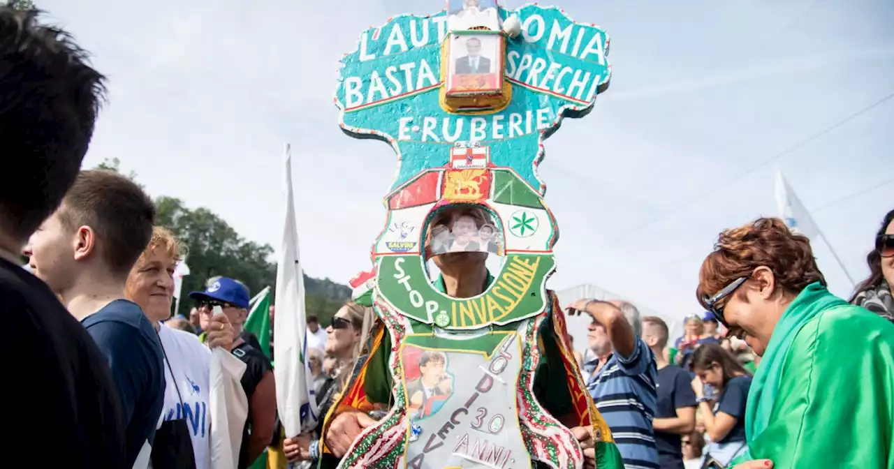 Pontida, regalano 'Libero' e vendono cibi e birre senza scontrino