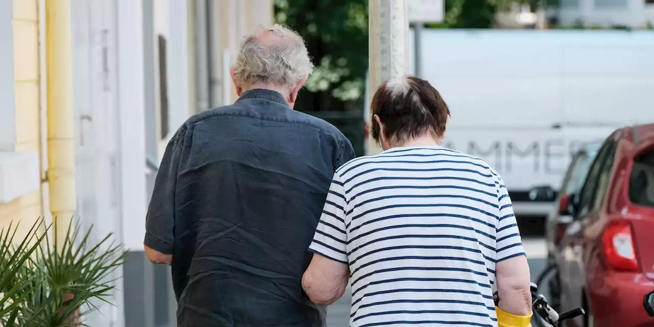 Rentnerin gründet Senioren-WG, weil sie sich mit 850 Euro keine Bleibe leisten kann