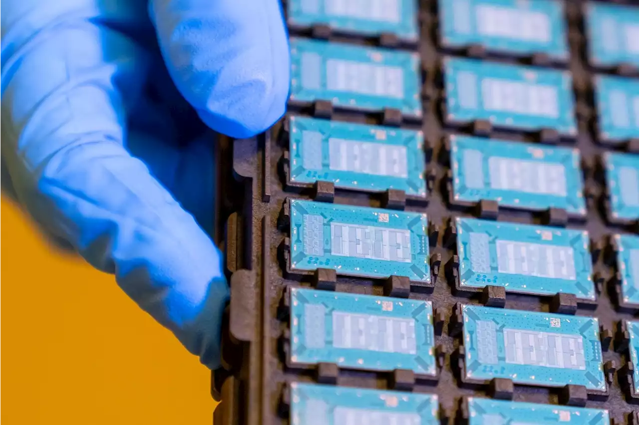 Intel’s Breakthrough “Glass Substrate” To Massively Boost Processor Performance