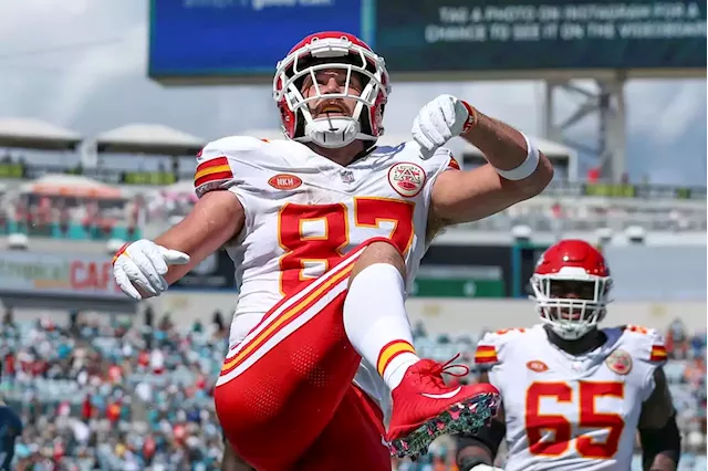 Chiefs, Mahomes agree to restructured deal to include big pay raise, AP  source says – KGET 17