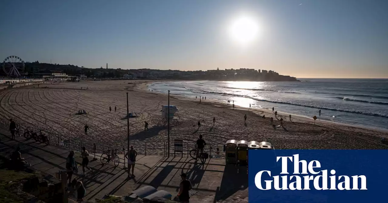 ‘Very unusual’ spring heatwave brings elevated fire risk to Australia’s south-east