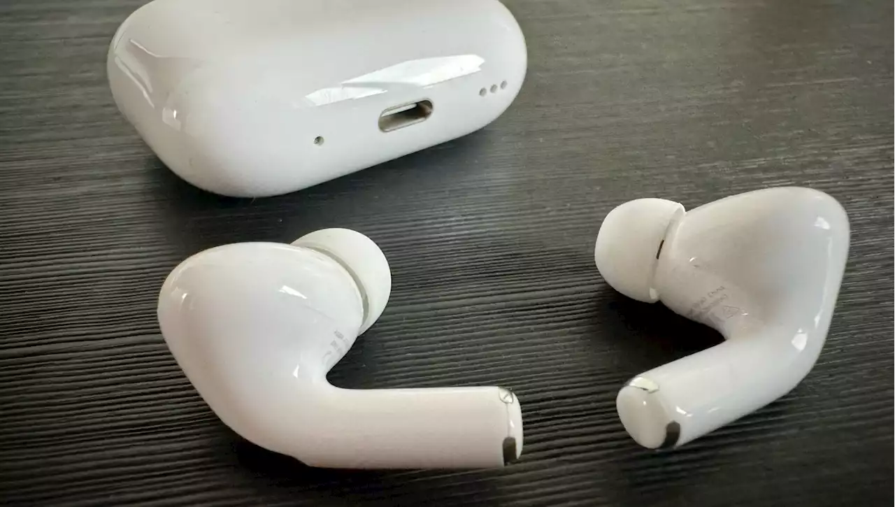 La prova: Airpods Pro 2 con USB-C, l'intelligenza artificiale arriva sulle cuffie Apple