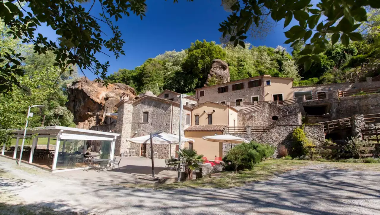 Nell'antico casale in pietra l'agriturismo calabrese diverso da tutti gli altri