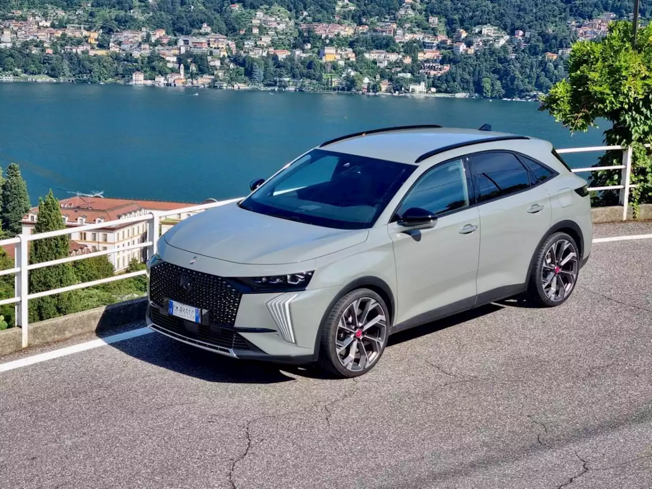 DS 7 E-Tense: in viaggio da Milano a Cernobbio tra comfort, raffinatezza e tecnologia