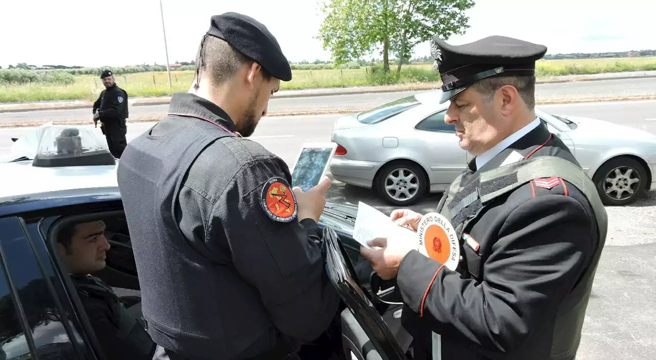 Telefono alla guida, fino a 1.600 euro di multa e 10 punti sulla patente ai recidivi: la stretta nel nuovo Codice della Strada