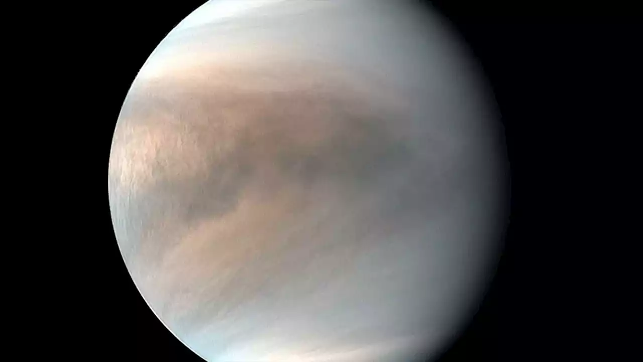 Mysterious flashes on Venus may be a rain of meteors, new study suggests