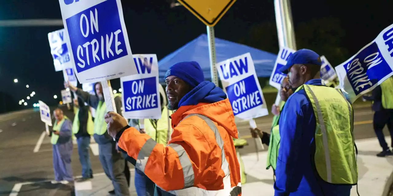 Ford, GM Stocks Climb as UAW Contract Negotiations Restart