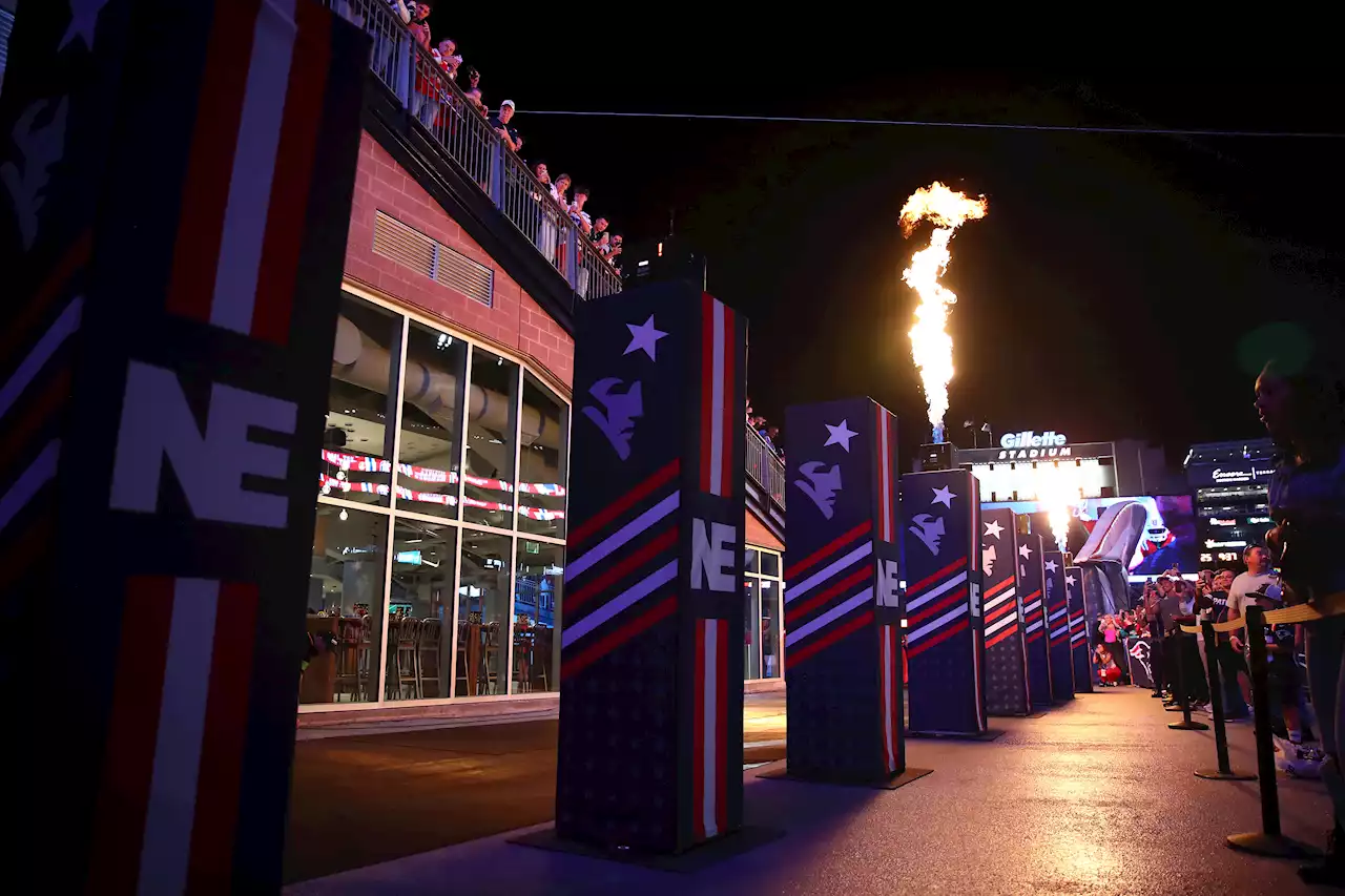 Firefighters help revive fan who suffered cardiac arrest at Sunday's Patriots game